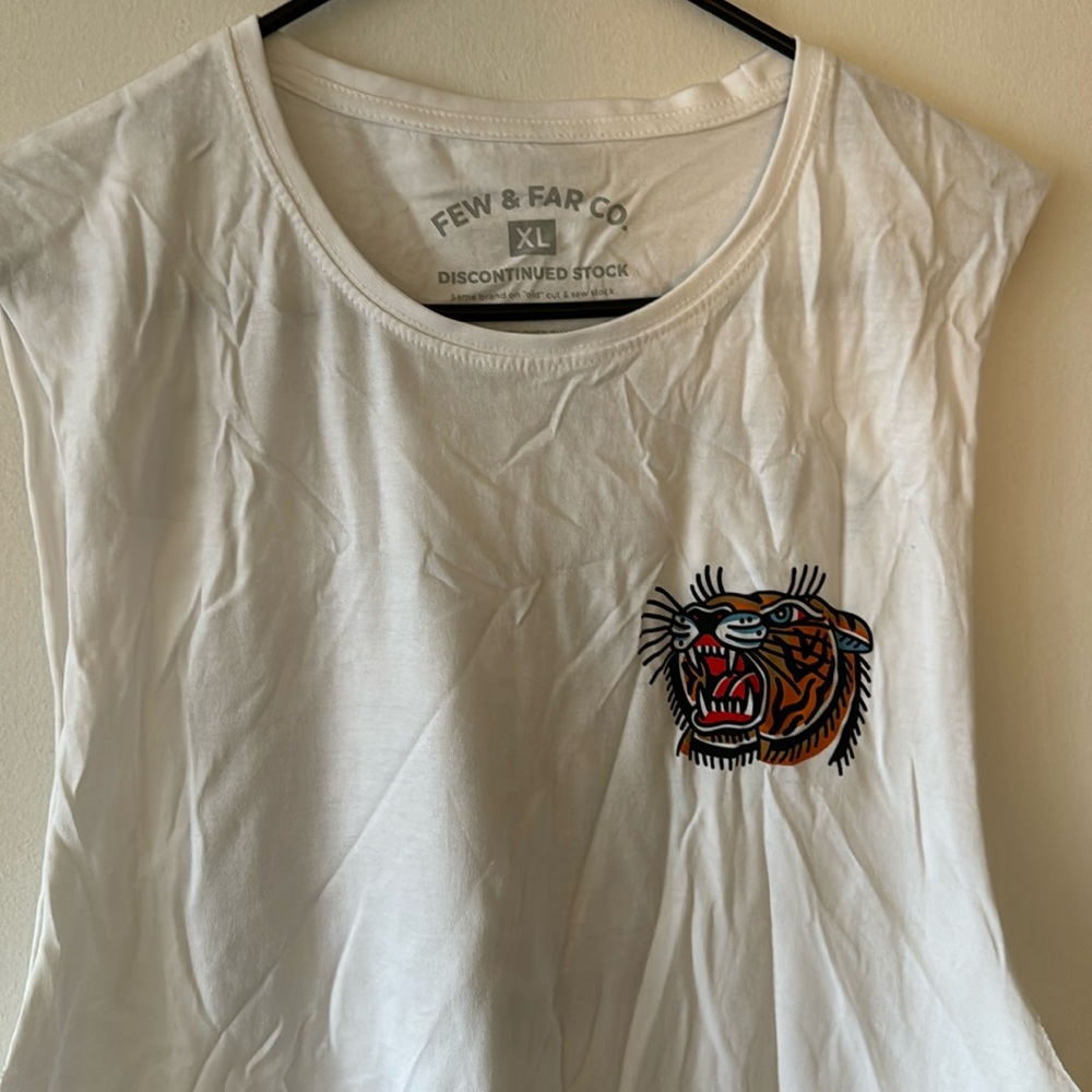 Few and Far tiger cut off XL